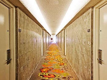 освещение коридоров в гостинице или отеле фото