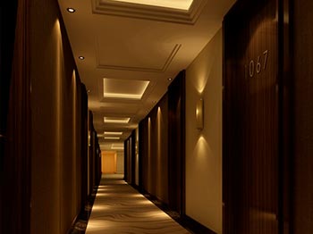 освещение коридоров в гостинице или отеле фото